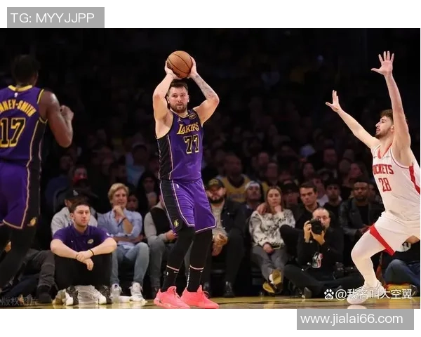 2021年1月13日火箭与湖人激战回顾精彩瞬间与球员表现分析 2021年1月13日火箭与湖人激战回顾精彩瞬间与球员表现分析